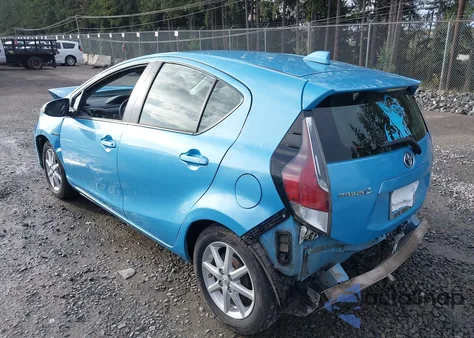 2015 Toyota Prius C Four z USA, uszkodzony, nr VIN JTDKDTB35F1104850